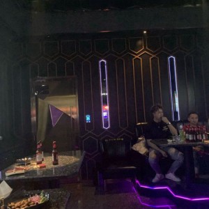 杭州高端KTV包厢奢华体验与小费文化揭秘